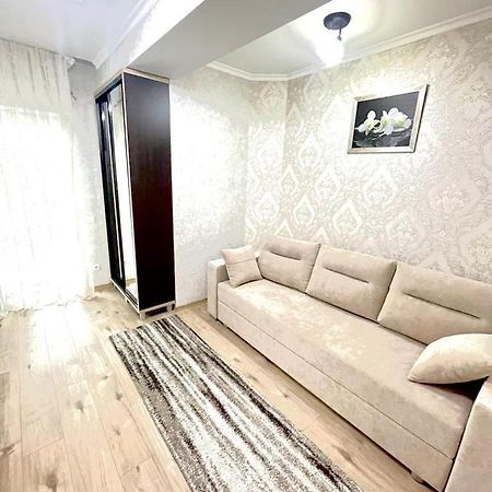 Large Apartment !!!Ciuflea Str. Chisináu Exterior foto